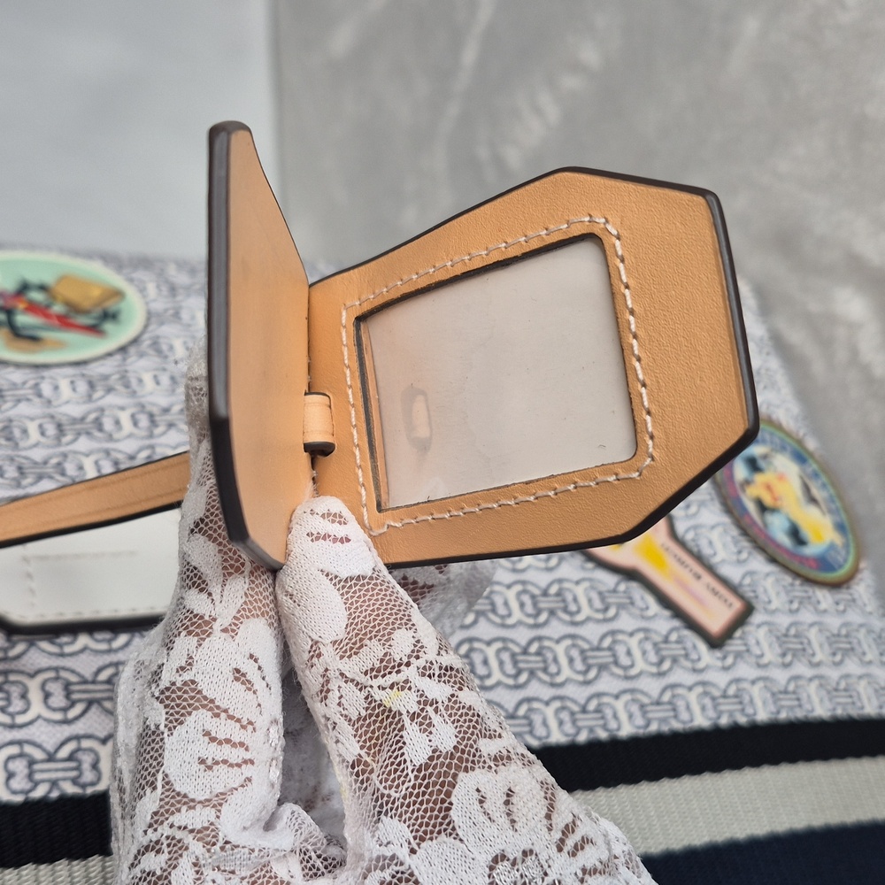 Tory Burch VACATION Patterned Tote Bag - Picture 9 of 17
